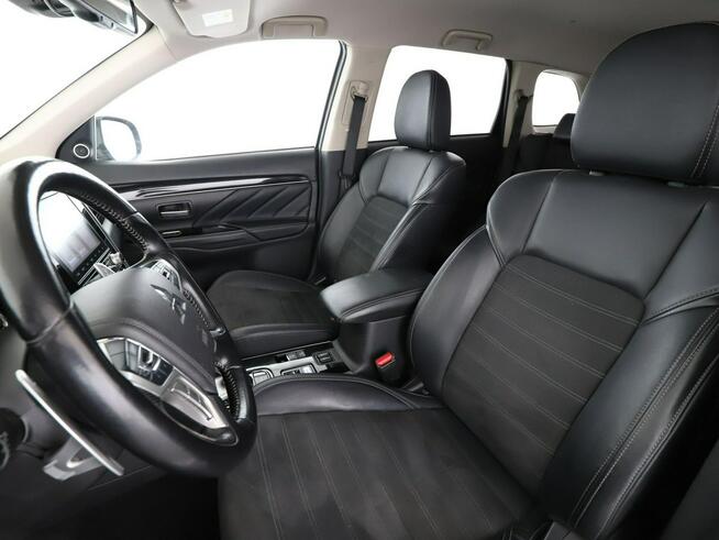 Mitsubishi Outlander PHEV automat 4x4 grzane fotele navi tempomat