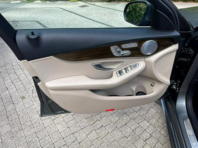 Mercedes C300 W205 245KM Pakiet AMG Bogata Wersja Zarejestrowany PL