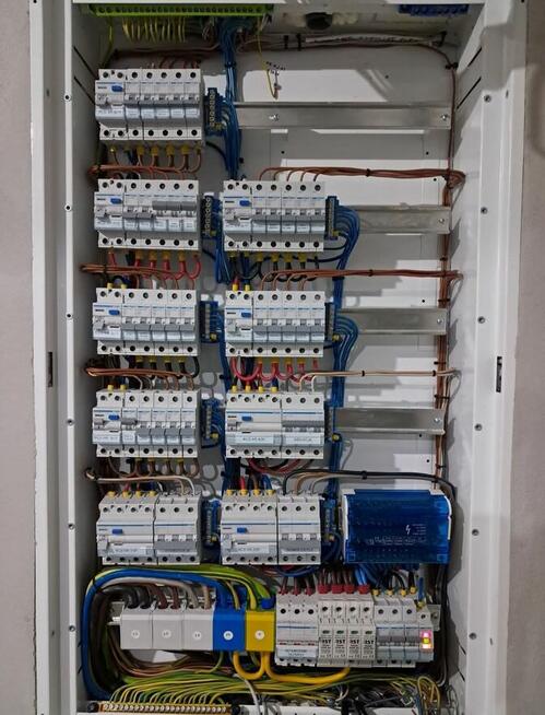 Uziemiemie, rozdzielnica,kable, przewody,oświetlenie, elektryk