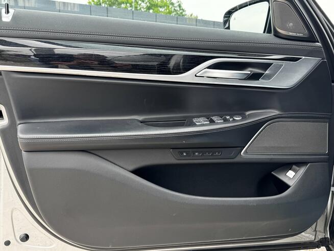 BMW Seria 7, 2021