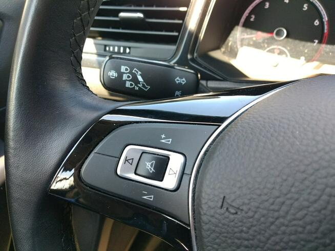 Volkswagen T-Roc 1,0 TSI 110 KM klimatyzacja czujniki parkowania app conect