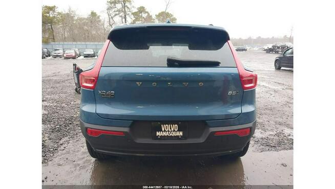 Volvo XC 40 4x4 / najbogatsza wersja ULTIMATE / niski przebieg