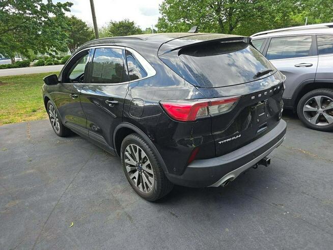 Ford Escape 4x4 / TITANIUM / automat / niski przebieg