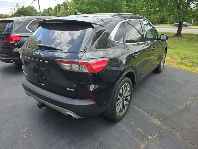 Ford Escape 4x4 / TITANIUM / automat / niski przebieg