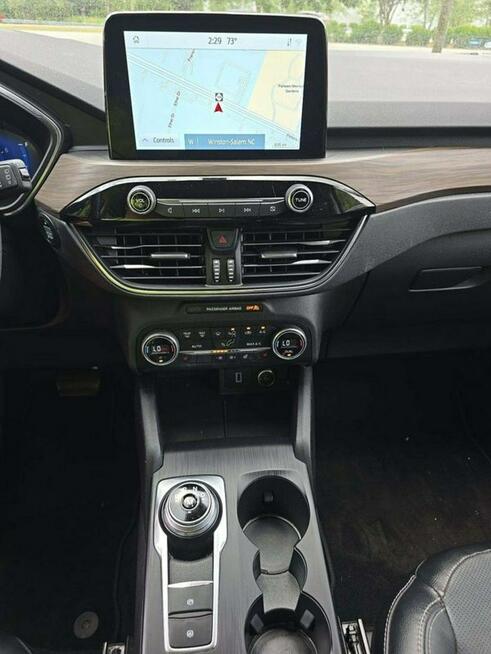 Ford Escape 4x4 / TITANIUM / automat / niski przebieg