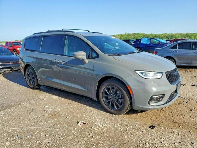 Chrysler Pacifica / Bogata wersja / niski przebieg / automat / mała szkoda