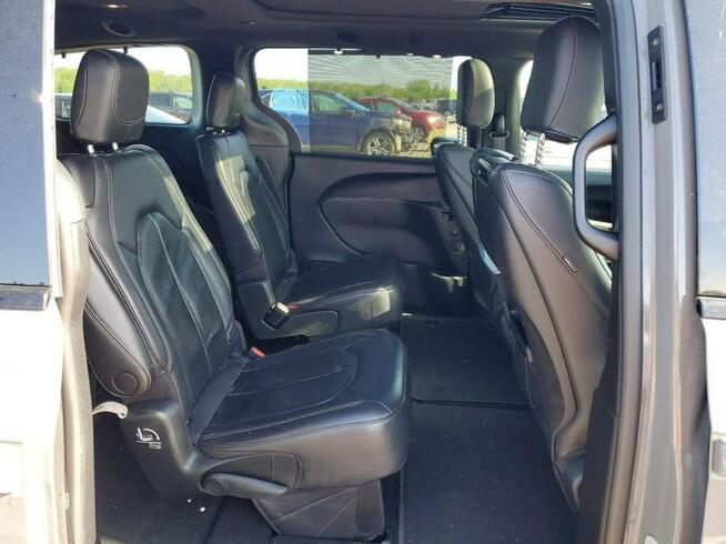 Chrysler Pacifica / Bogata wersja / niski przebieg / automat / mała szkoda