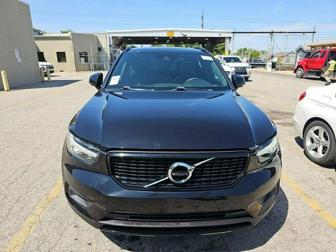 Volvo XC 40 AWD / R-Design / niski przebieg
