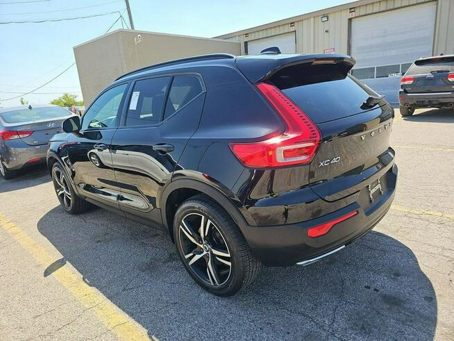 Volvo XC 40 AWD / R-Design / niski przebieg