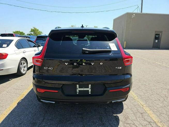 Volvo XC 40 AWD / R-Design / niski przebieg