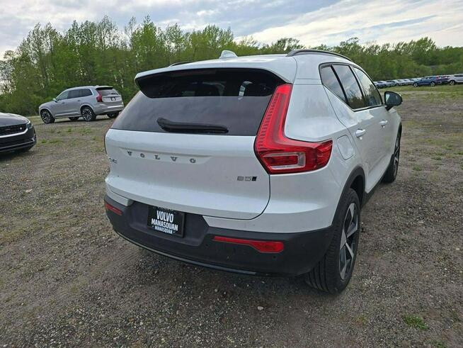 Volvo XC 40 Dark Theme / AWD / niski przebieg