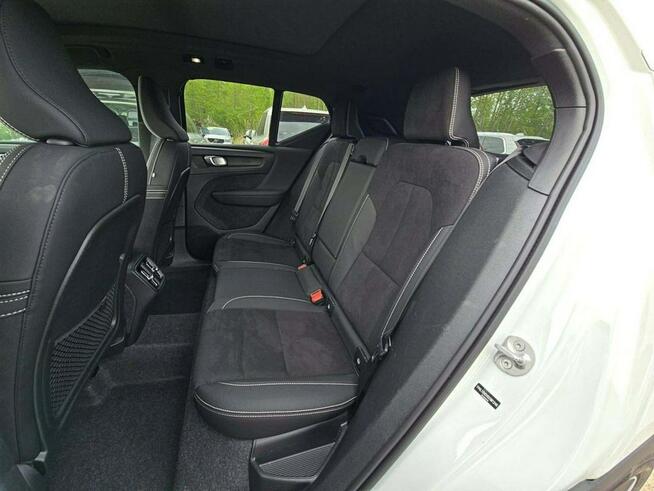 Volvo XC 40 Dark Theme / AWD / niski przebieg