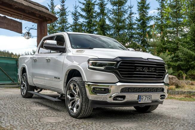 RAM 1500 Limited Crew Cab 4x4 / 5.7 V8 HEMI eTorque 395KM / Kanada
