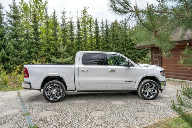 RAM 1500 Limited Crew Cab 4x4 / 5.7 V8 HEMI eTorque 395KM / Kanada