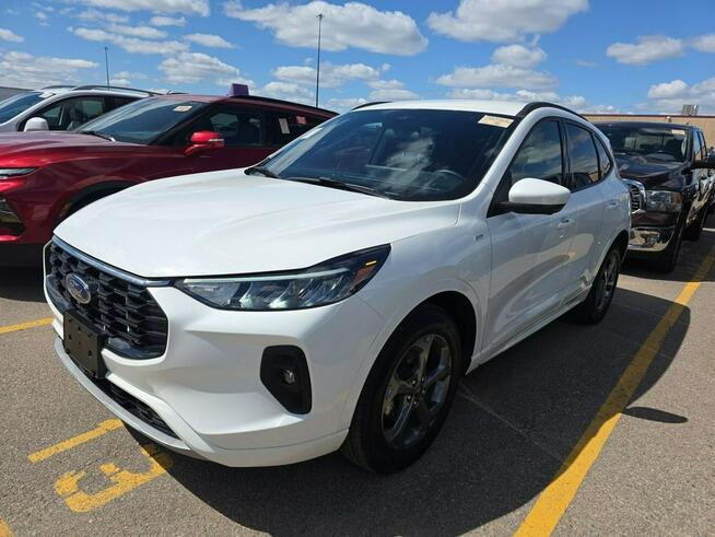 Ford Kuga AWD / Hybryda / bogate wyposażenie / niski przebieg