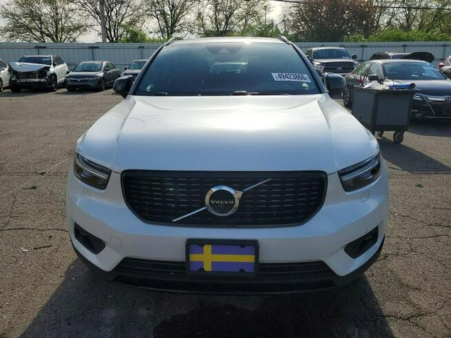 Volvo XC 40 AWD / R-DESIGN / niski przebieg