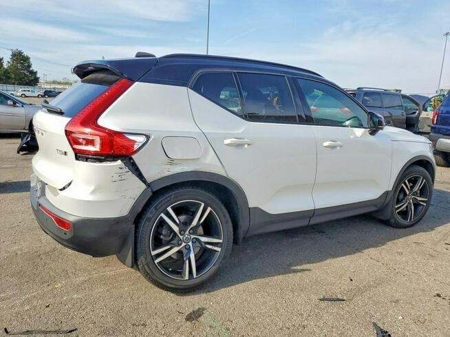 Volvo XC 40 AWD / R-DESIGN / niski przebieg