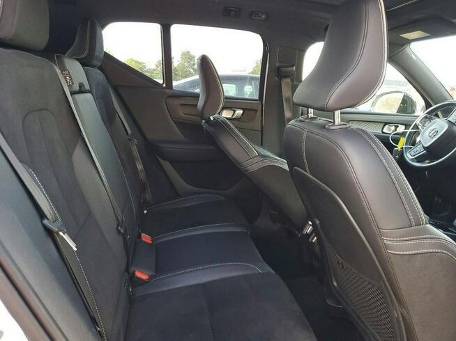 Volvo XC 40 AWD / R-DESIGN / niski przebieg