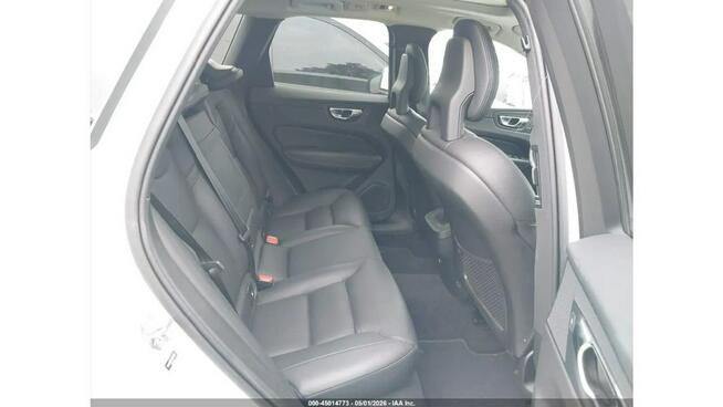 Volvo XC 60 AWD / T6 MOMENTUM / niski przebieg