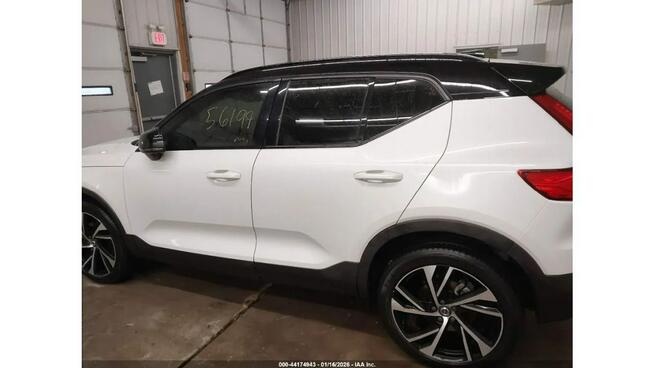 Volvo XC 40 AWD / bogata wersja / niski przebieg