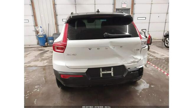 Volvo XC 40 AWD / bogata wersja / niski przebieg
