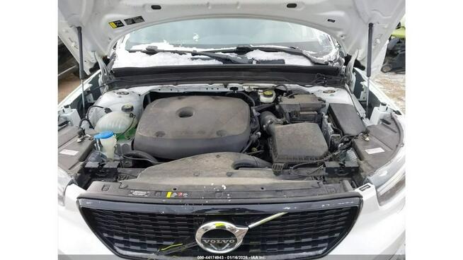 Volvo XC 40 AWD / bogata wersja / niski przebieg