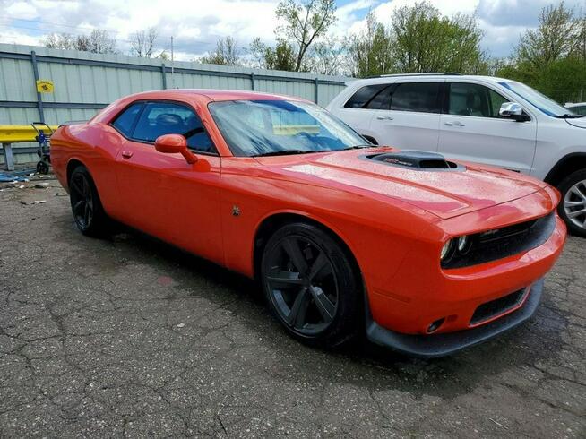 Dodge Challenger 5.7 R/T / bardzo niski przebieg / automat