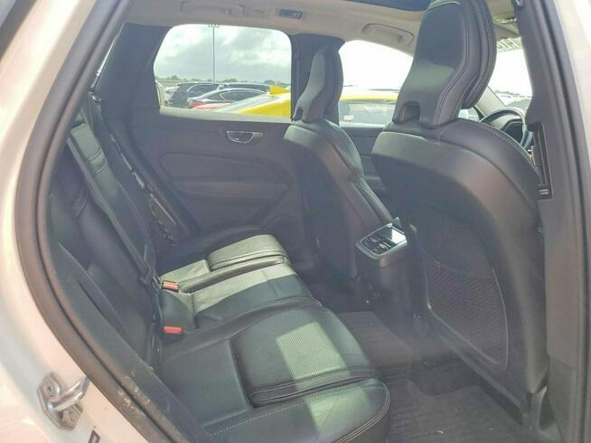 Volvo XC 60 / 4x4 / Najbogatsza wersja INSCRIPTION / niski przebieg