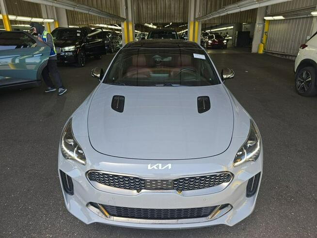 Kia Stinger NAJWYŻSZA WERSJA WYPOSAŻENIA / niski przebieg / automat