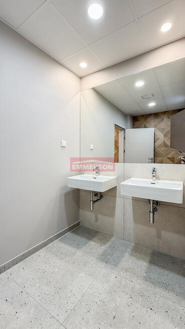 Lokal biurowy do wynajęcia - 270 m2 przy ulicy Lea