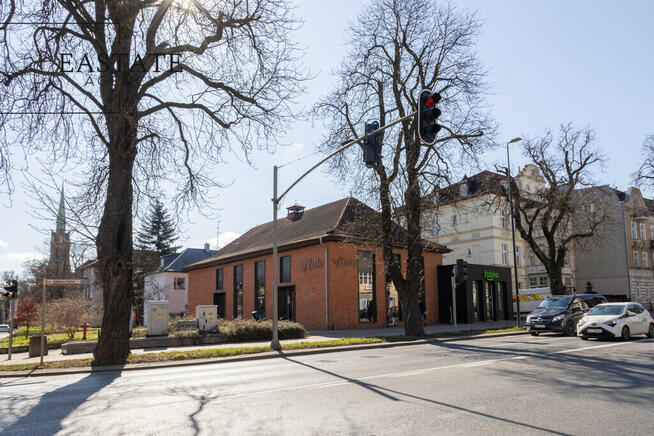 Lokal w wolnostojącym budynku, Witryny, Parking