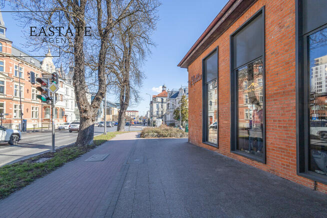 Lokal w wolnostojącym budynku, Witryny, Parking
