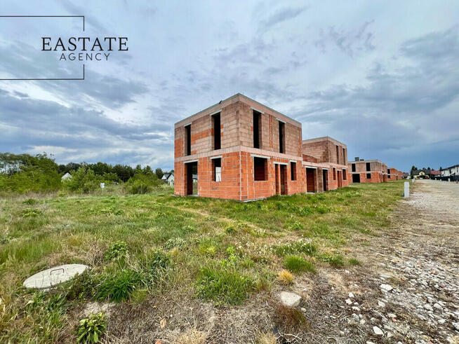 Bliźniak w stanie surowym otwartym/działka 500 m2