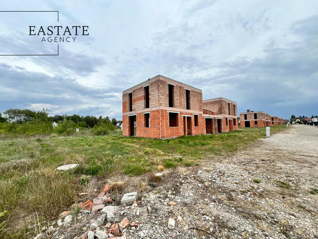 Bliźniak w stanie surowym otwartym/działka 500 m2