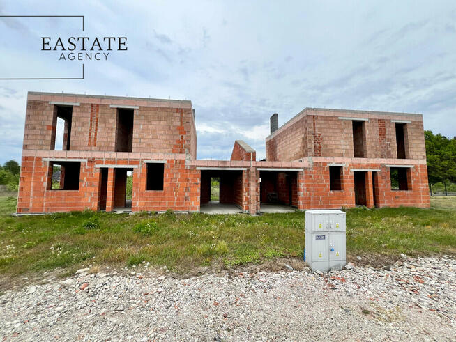 Bliźniak w stanie surowym otwartym/działka 500 m2