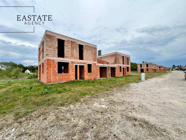 Bliźniak w stanie surowym otwartym/działka 500 m2