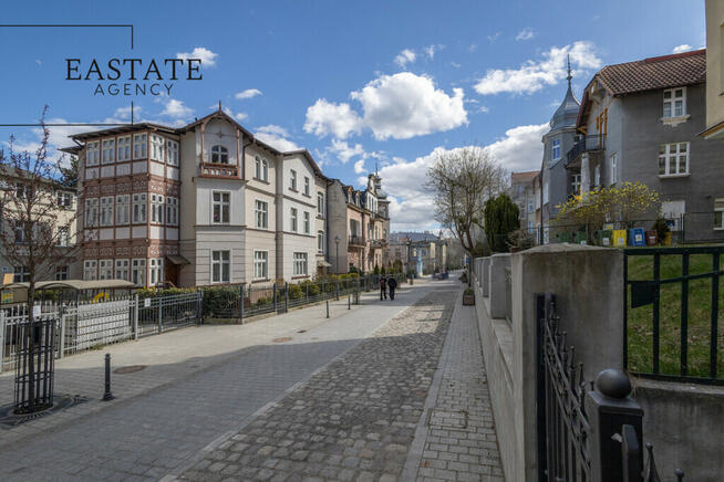 Lokal 130, Centrum Sopotu, Blisko SKM