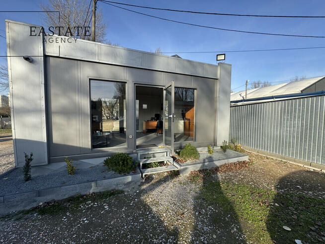 Hala z biurem 194 m², plac 800 m²