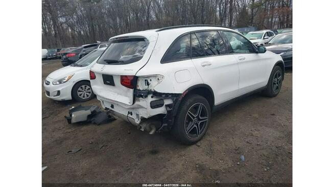 Mercedes GLC 300 / 4Matic / pakiet AMG / niski przebieg