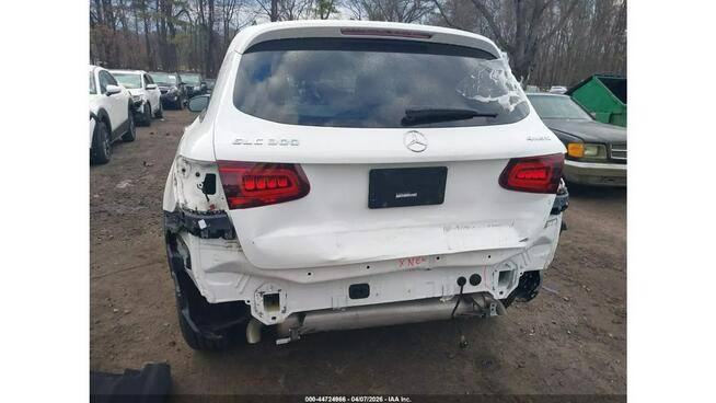 Mercedes GLC 300 / 4Matic / pakiet AMG / niski przebieg