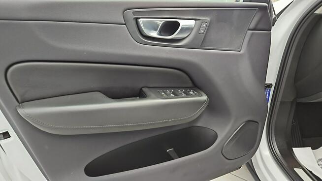 Volvo XC 60 B4 B Momentum Pro aut ! Z Polskiego Salonu ! Faktura Vat !