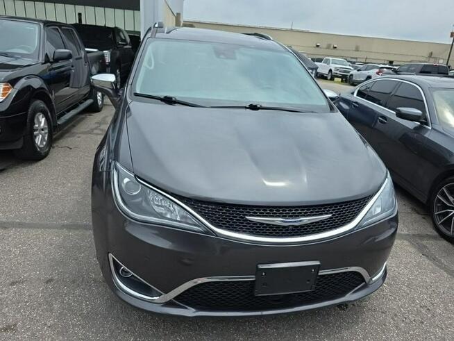 Chrysler Pacifica LIMITED / niski przebieg / mała szkoda
