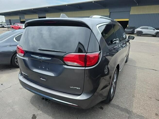 Chrysler Pacifica LIMITED / niski przebieg / mała szkoda