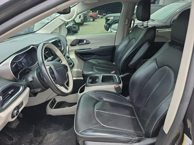 Chrysler Pacifica LIMITED / niski przebieg / mała szkoda