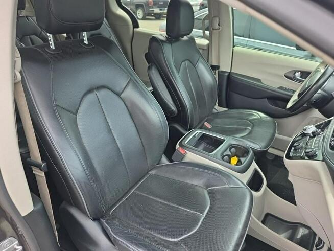 Chrysler Pacifica LIMITED / niski przebieg / mała szkoda