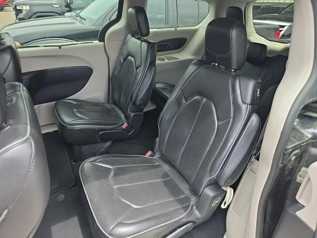 Chrysler Pacifica LIMITED / niski przebieg / mała szkoda