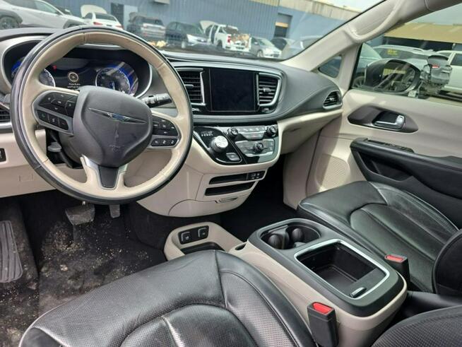 Chrysler Pacifica LIMITED / niski przebieg / mała szkoda