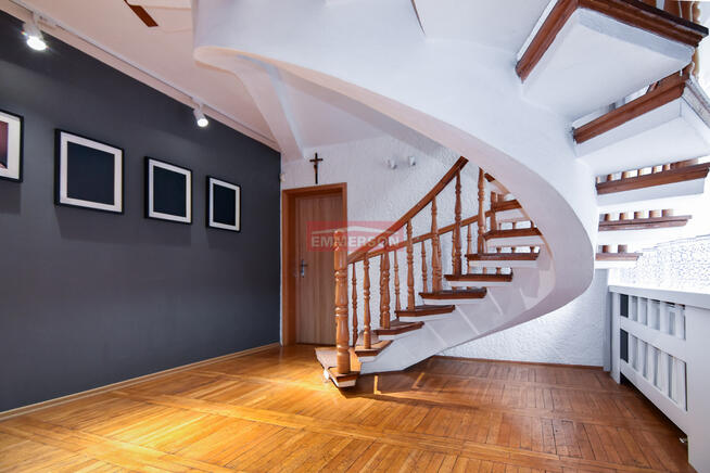 Piękny dwurodzinny dom w Libertowie- 8 pokoi