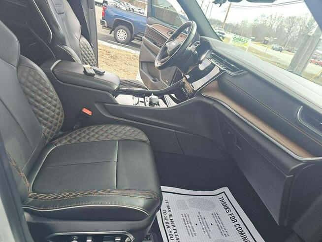 Jeep Grand Cherokee SUMMIT / AWD / niski przebieg / mała szkoda
