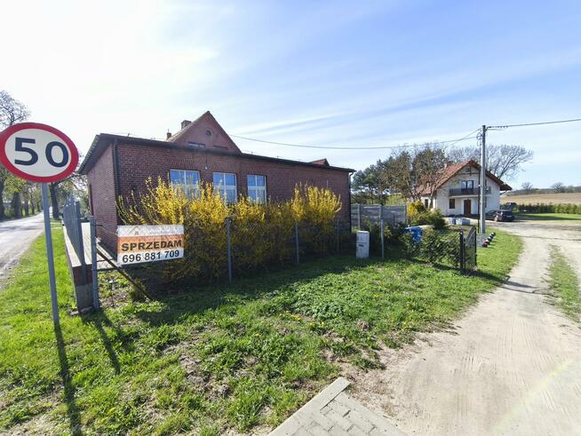 Nieruchomość z duszą i potencjałem biznesowym – Czerwona cegła, Ogród, Parking